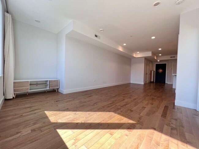 Building Photo - 50 Hichborn St