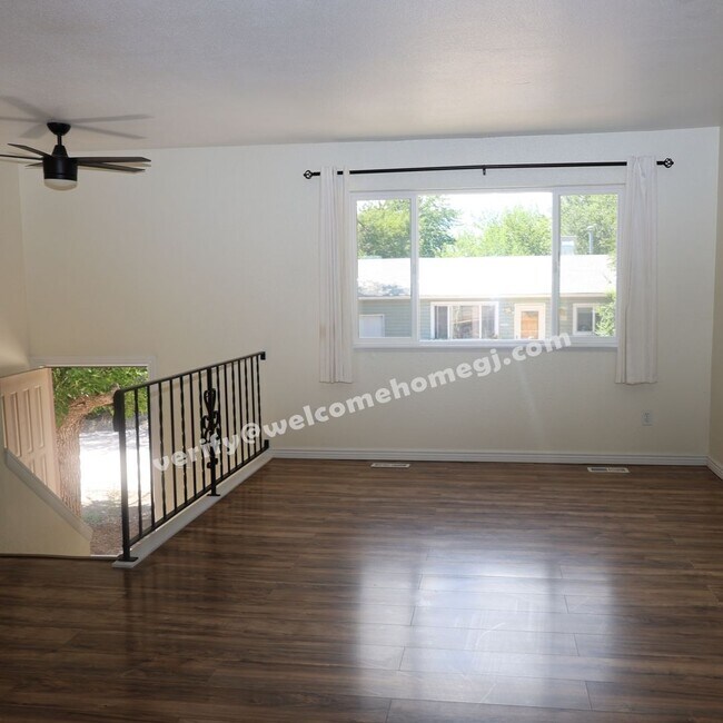 Building Photo - 2844 Lexington Ln