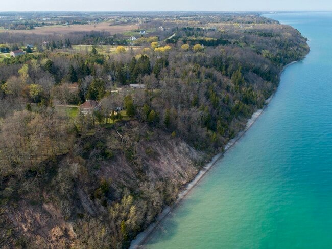 Building Photo - 598 Lake Shore Rd