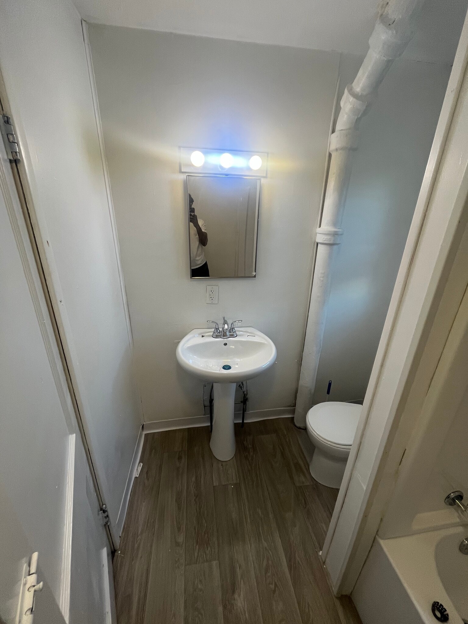 Bathroom - 911 17th Ave