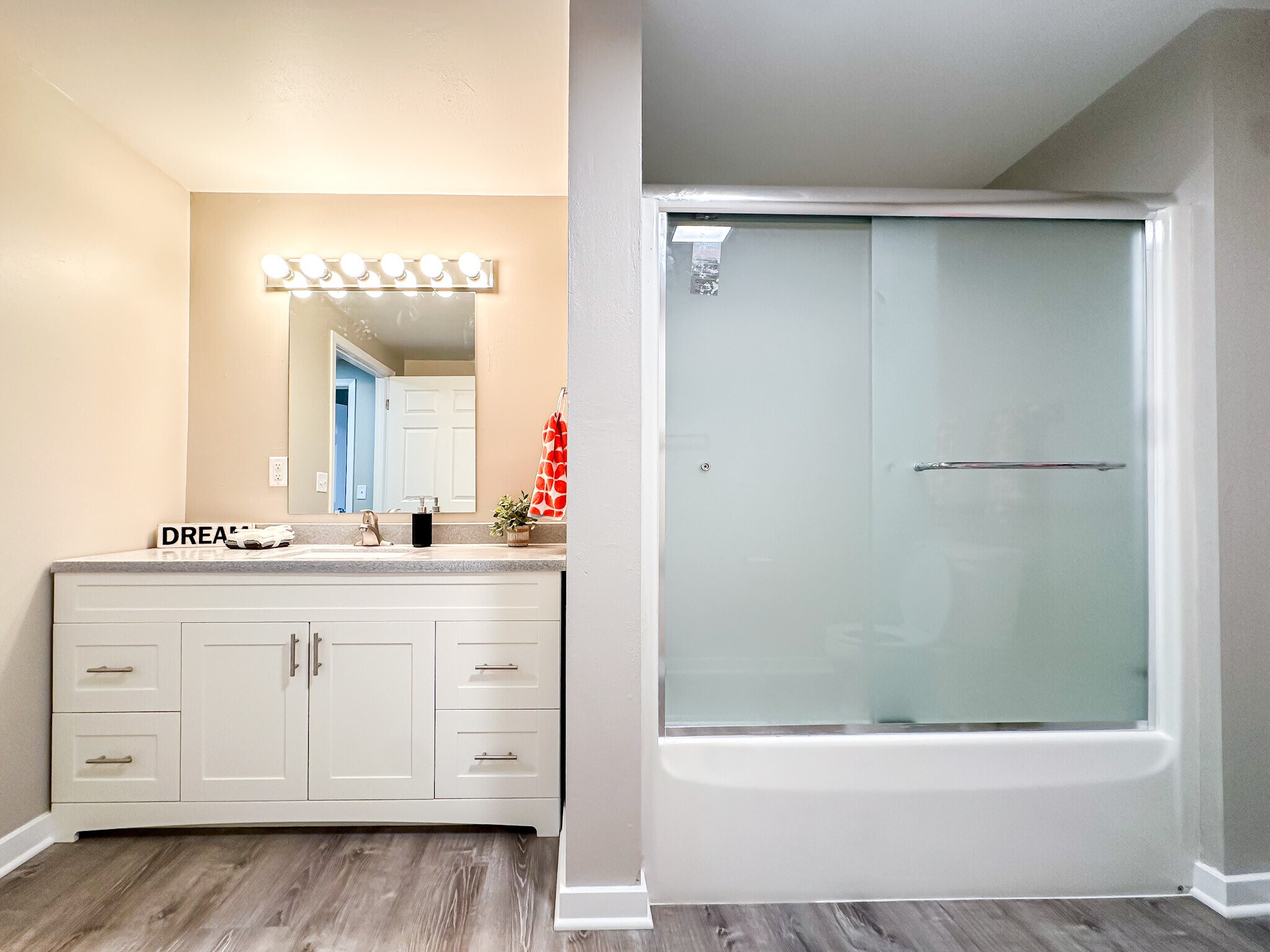 Building Photo - 2039 Winnebago St