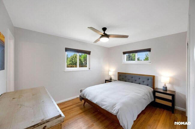 Building Photo - Spacious 4BR House in South Denver