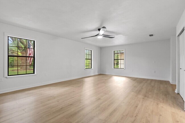 Building Photo - 3333 Meadow Hill Rd