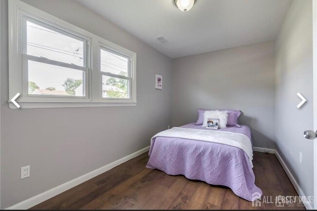 Building Photo - 308 Oak Pl