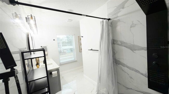 Building Photo - 1414 E Harding St