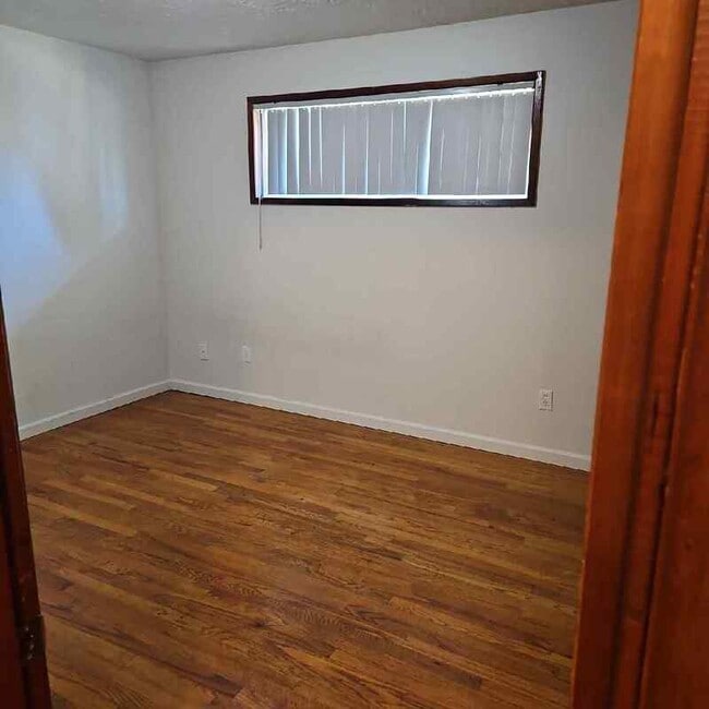 Building Photo - 626 NE Anderson St