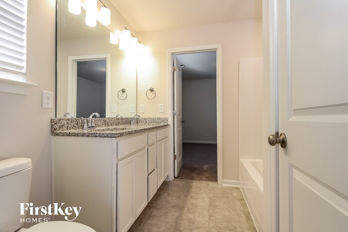 Building Photo - 710 Ridgemoor Trl