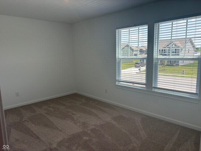 Building Photo - 354 N Grand Oak Dr