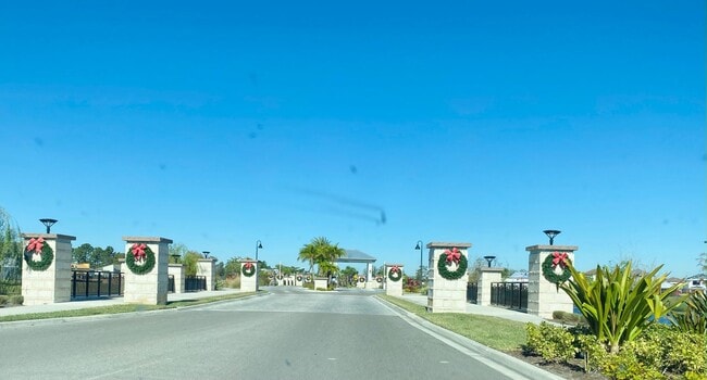 Building Photo - Winter Park  home in a Gated Community