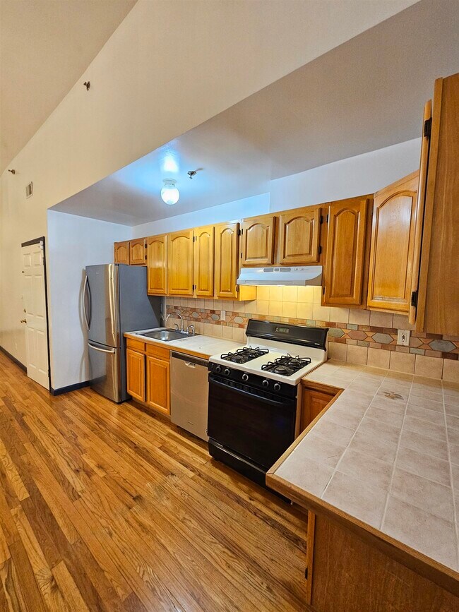 Building Photo - 2707 Central Ave