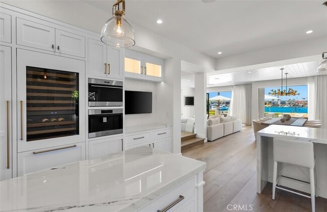 Building Photo - 2401 Bayshore Dr