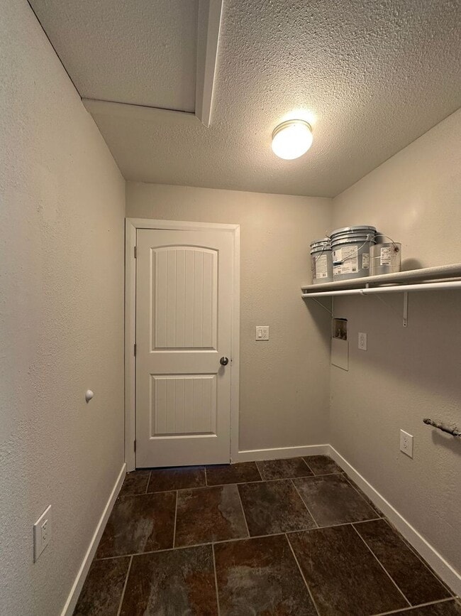 Building Photo - Charming home