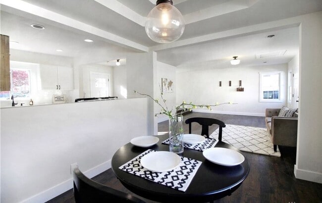 Building Photo - Remodeled