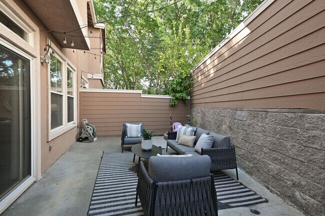 Building Photo - Bright and Spacious, 2BD/2.5BA, Two-Story Condo in Oak Creek in San Ramon- Available NOW!