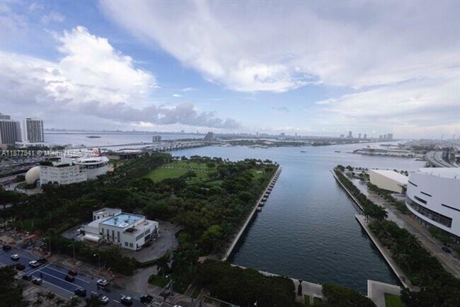 Building Photo - 888 Biscayne Blvd