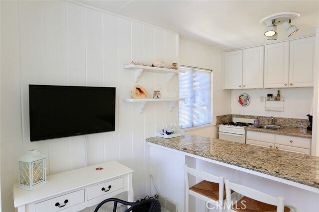 Building Photo - 460 St Ann's Dr