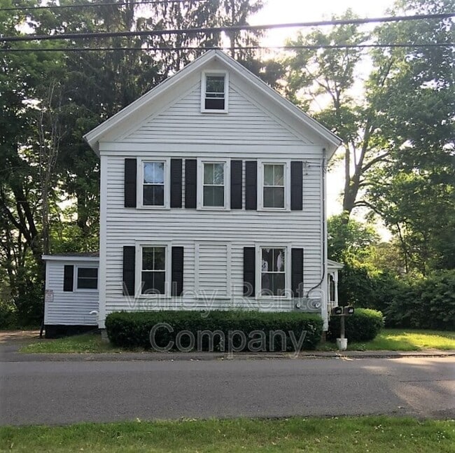 Building Photo - 747 Main St