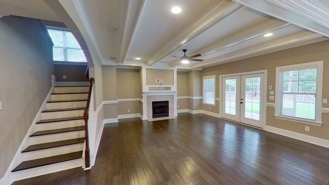 Building Photo - Custom 4 BD/2.5 BA Home with Community Pool, Water Access and Day Dock!