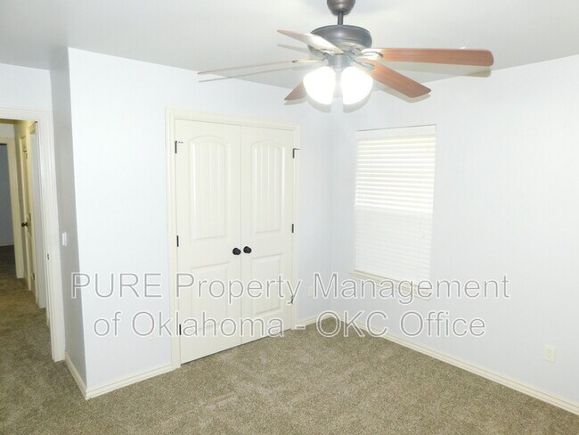Building Photo - 1100 Kelsi Dr