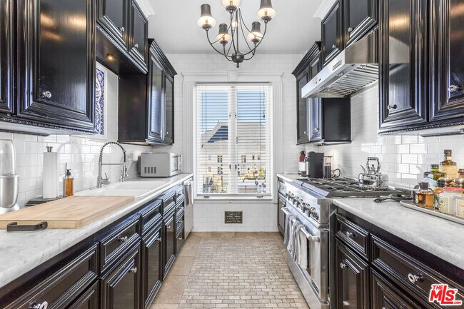 Building Photo - 1424 N Crescent Heights Blvd