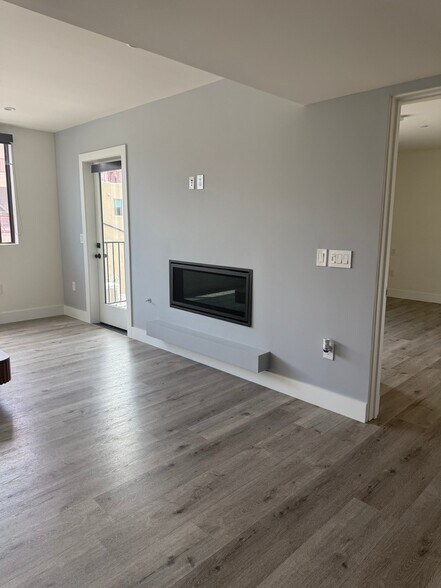 Building Photo - 5923 Laurel Canyon Blvd