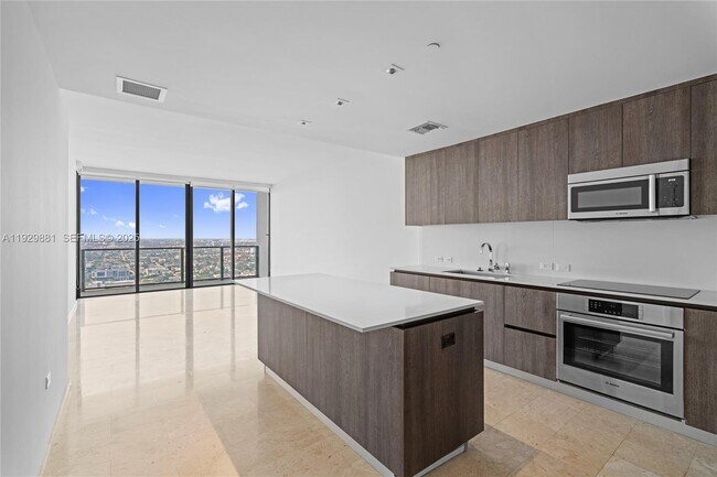 Building Photo - 88 SW 7th St