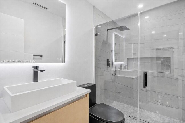 Building Photo - 1560 Cleveland Rd