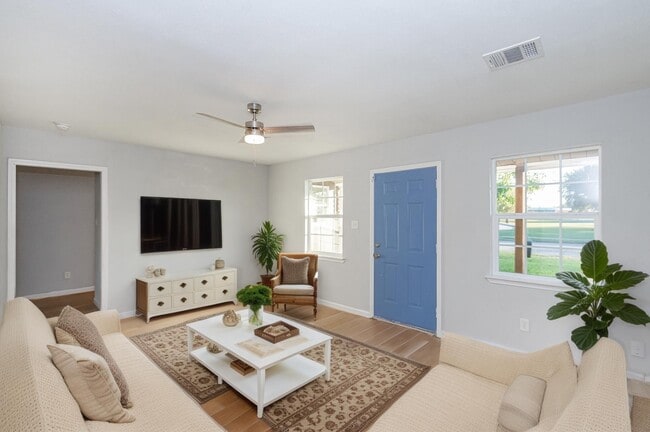 Building Photo - 3707 Meadowlake Rd