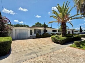 Building Photo - 5321 SW 89th Ct