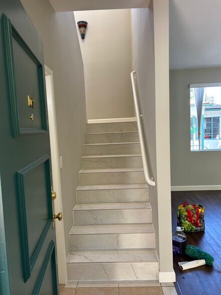 Building Photo - 4435 Coldwater Canyon Ave