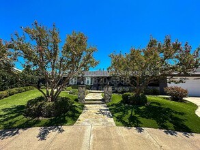Building Photo - 1226 E Ensign Cir