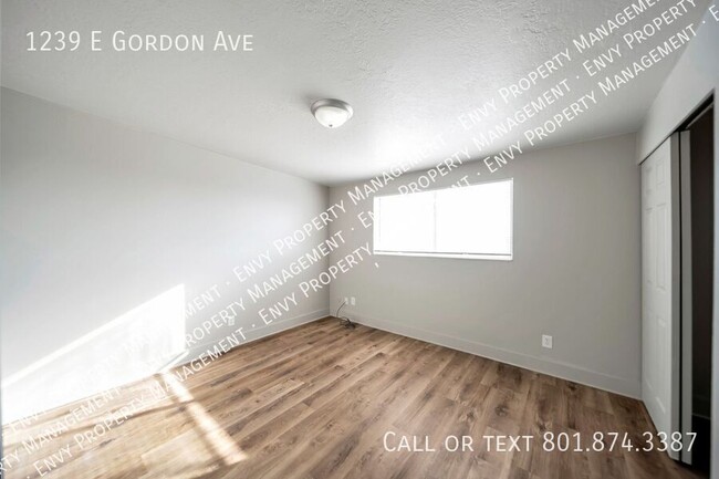 Building Photo - Cozy 2 Bed, 1 Bath Pet-Friendly Home with ...