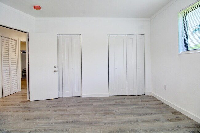 Building Photo - 1730 NE 170th St