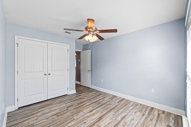 Building Photo - 227 January Ct