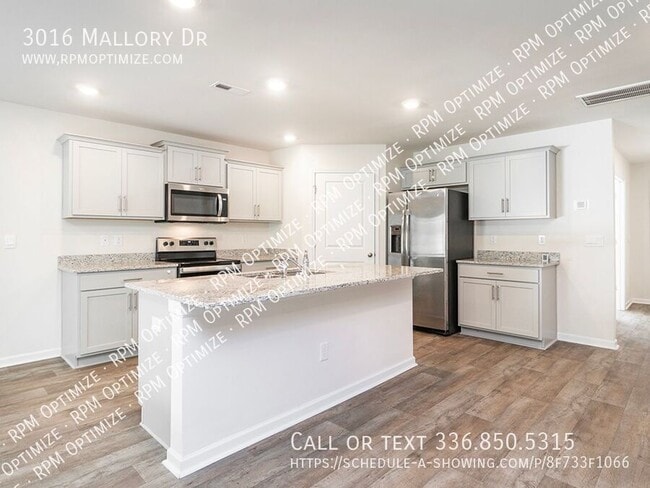 Building Photo - 3016 Mallory Dr