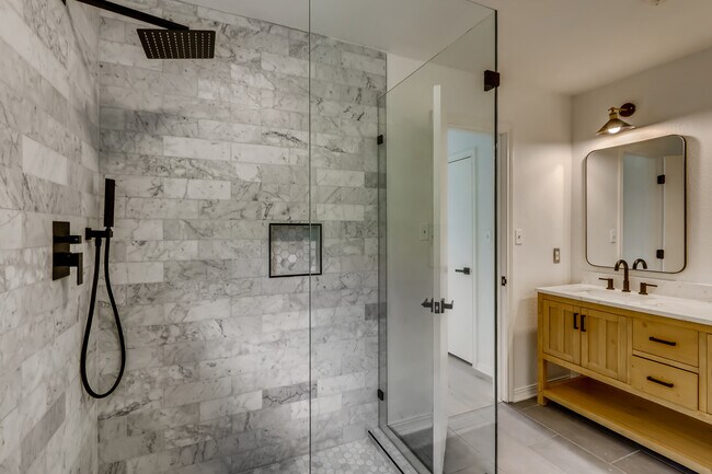 Building Photo - 107 Long Wood Ave