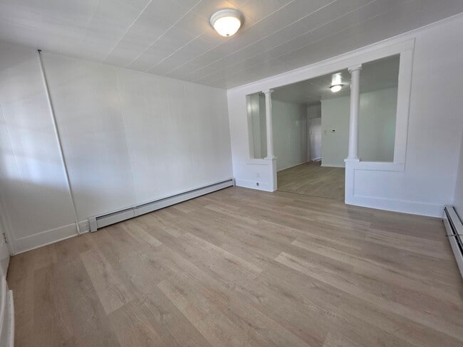 Building Photo - Beautiful Waterside 3 bedroom Single-Family Home - Catskill, NY