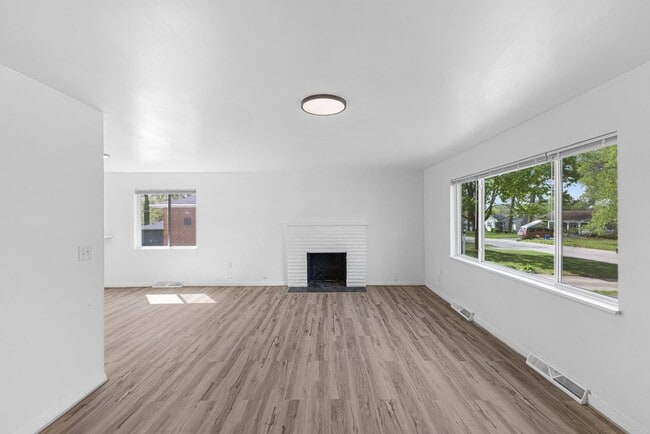 Building Photo - Charming 3-Bed Ranch with Detached Garage – Prime Upper Arlington/Columbus Area!