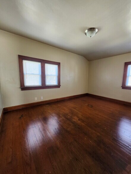 Building Photo - 5923 N 38th St