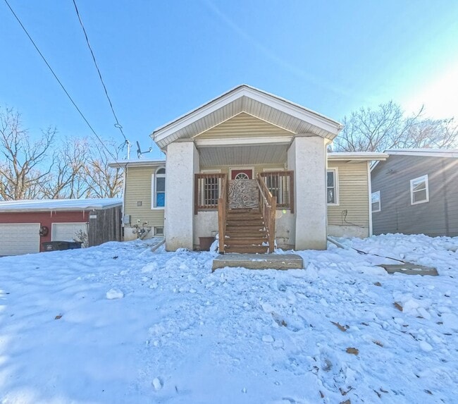 Primary Photo - Spacious 2 Bedroom 2 Bath Home