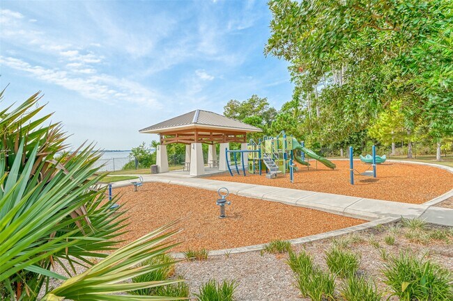 Building Photo - 18118 Van Berkel Ln