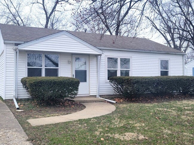 Building Photo - Beautiful 3 Bedroom Home & Large Garage!