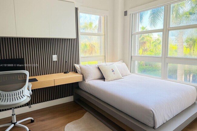 Building Photo - 711 Crandon Blvd