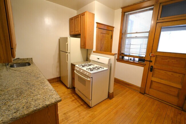 Building Photo - 3765 N Lakewood Ave