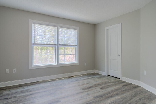 Building Photo - Available for the 2026-2027 lease term.