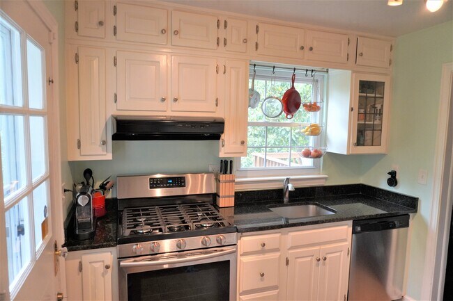 Kitchen w/ newer appliances - 215 Crestmoor Cir