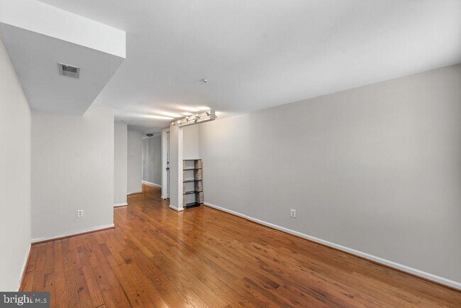 Building Photo - 1402 E Baltimore St