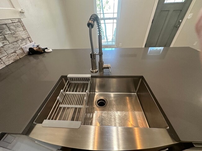Building Photo - 3 Bed 2 Bath Remodeled Home for Rent!