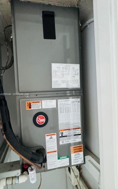 Building Photo - 2425 NE 135th St