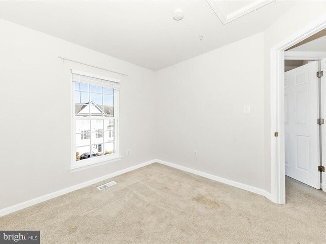 Building Photo - 2103 Paxton Terrace